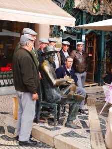 Fernando Pessoa statue. 