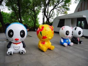 Pandas. Jackie hiding