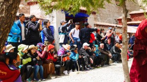 The tourists witnessing the monks debate. 7 days in Tibet